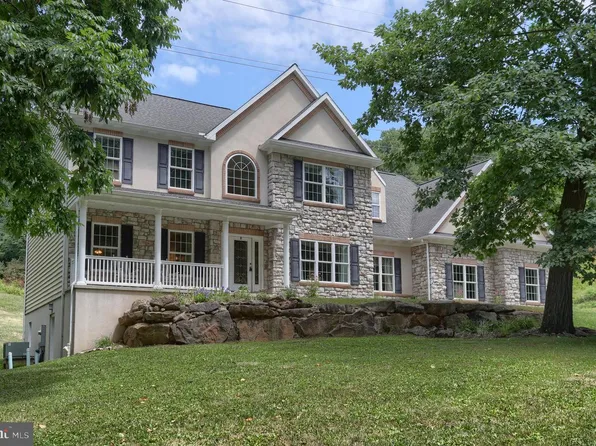 304 Iron Valley Dr, Lebanon, PA 17042