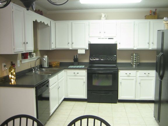 2nd image of 221 E Morris Dr