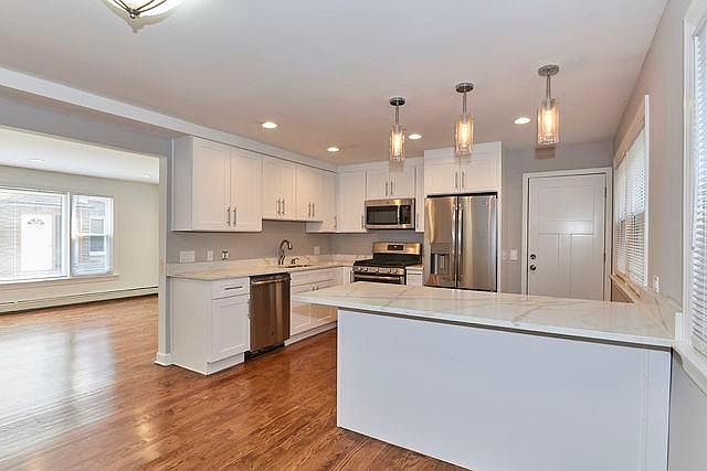 1st image of 7244 N Hamilton Ave APT 1E