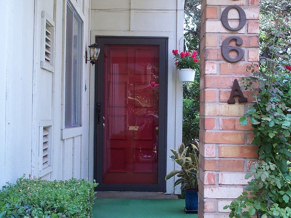 One of 38 condos in Cinnamon Hollow