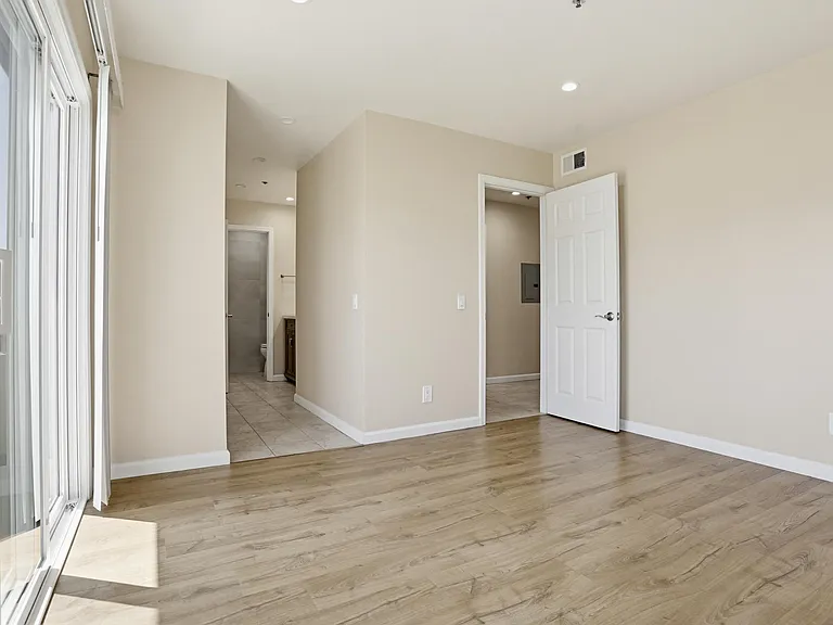Shasta Terrace Apartments — Photo 18