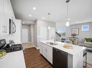 1923 Tyrone Dr, Shakopee, MN 55379