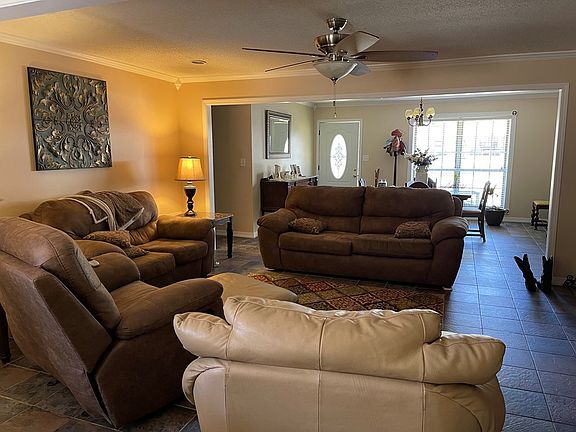 4th image of 806 Leaf River Dr