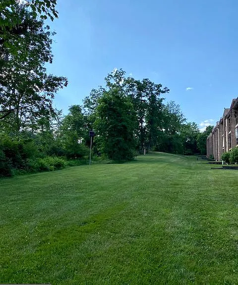 35 Hermitage Dr — Photo 19