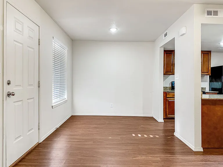 Pavilion Place Apartments — Photo 17