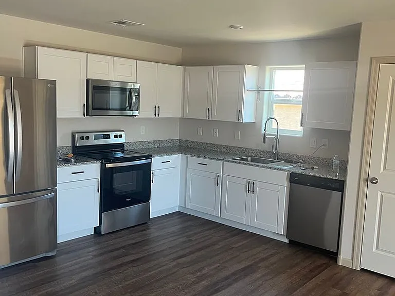 1617 W Cottonwood Bluffs Dr — Photo 5
