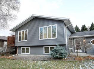 2423 W Fallcreek Ct, Grand Forks, ND 58201