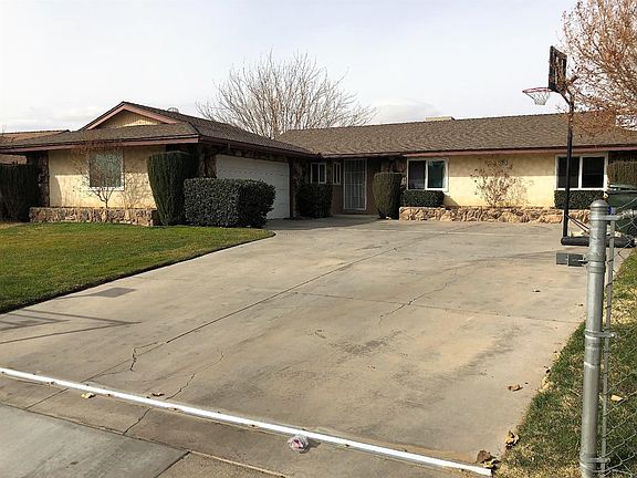 3rd image of 15980 Arroyo Dr