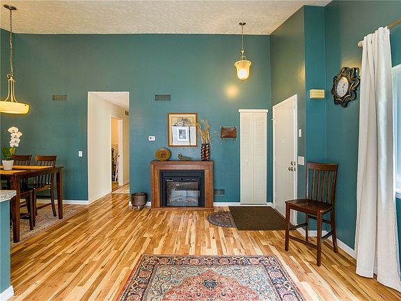 3rd image of 568 Eastbrooke Ln