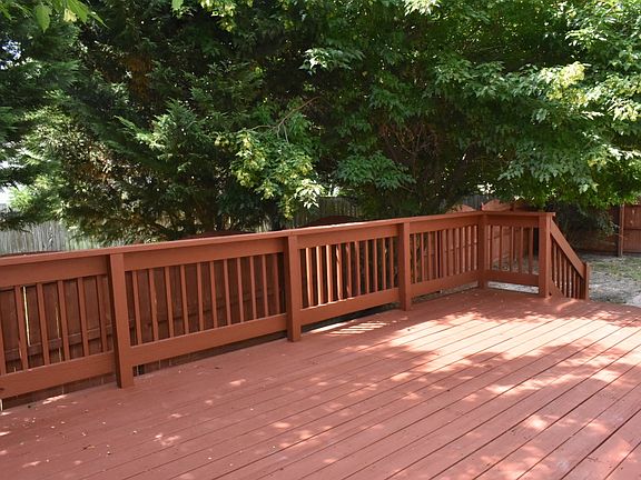 3rd image of 203 Richter Ln