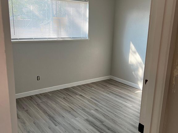 4th image of 1914 George Washington Way APT B