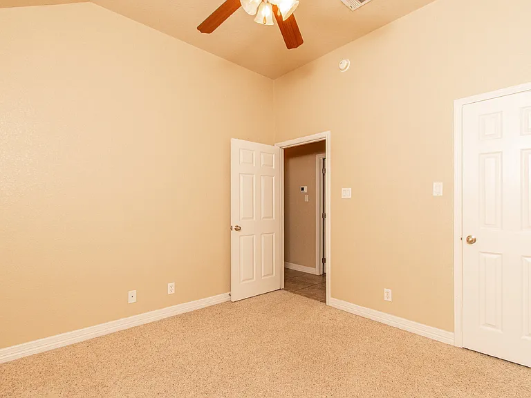 1401 Saxon Cir — Photo 22