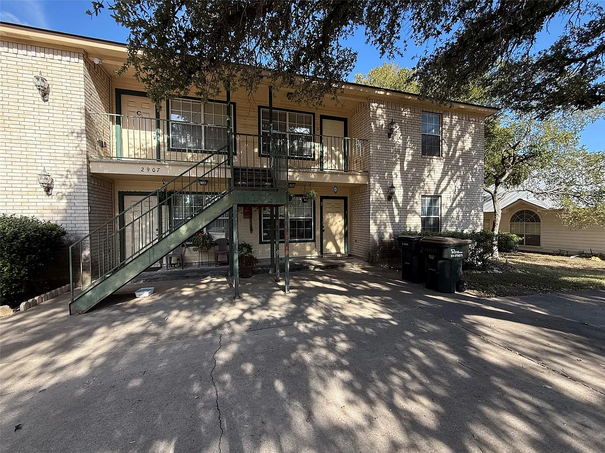 Building Photo - 2907 Whisper Oaks Ln #D