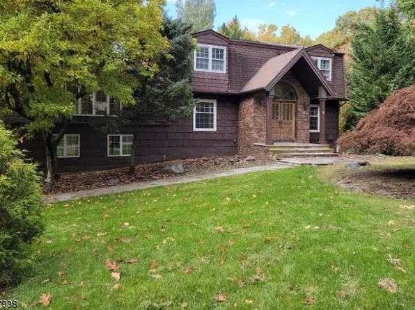 585 Colonial Rd, River Vale Twp., NJ 07675