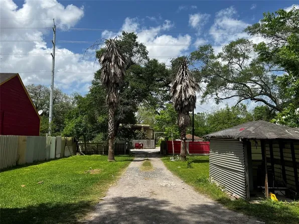 5918 Lauder Rd, Houston, TX 77039