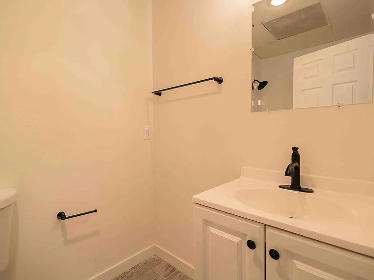 Apartments in the HEart of downtown Bozeman! — Photo 10