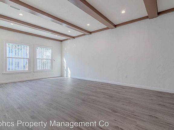 3rd image of 7733 Oakwood Ave #6-400