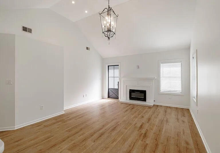 112 Lucy Ln — Photo 13