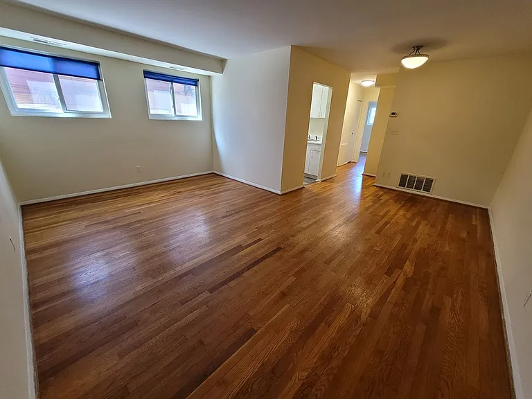 2637 Saint Paul St — Photo 10