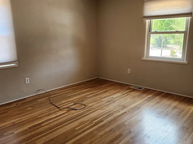 1308 Stanford Dr NE — Photo 10