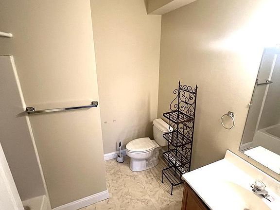 3rd image of 1525 Christian St APT A