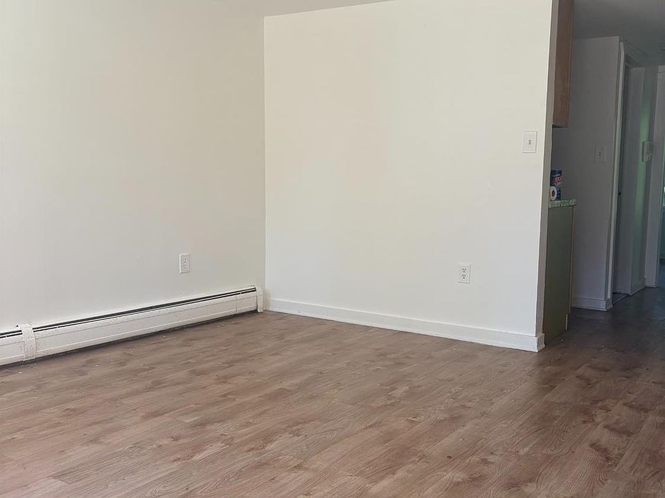 1st image of 661 Catherine St 1D