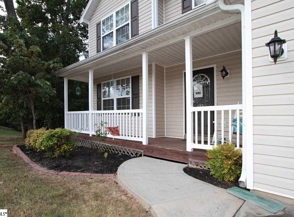 3rd image of 122 Templewood Ct
