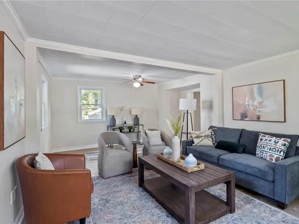 1207 S 2nd St, Leavenworth, KS 66048