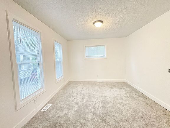 5th image of 2712 Glenwood Ave