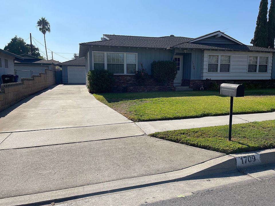 1st image of 1709 Rosewood Dr