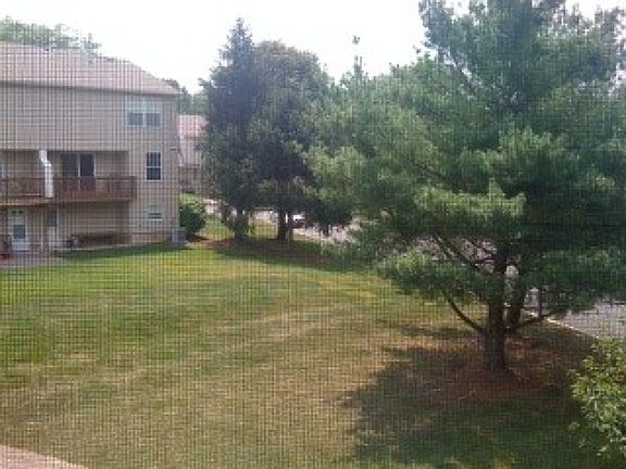 3rd image of 218 Driscoll Ct