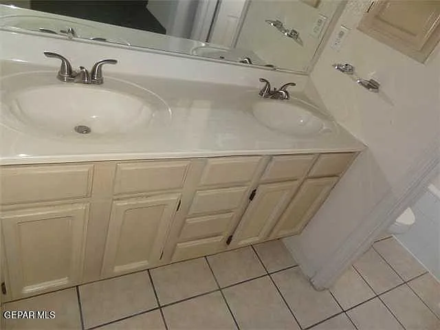 7481 Umbria Dr — Photo 18