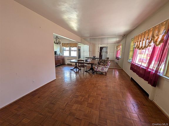 5th image of 2944 Bayswater Avenue