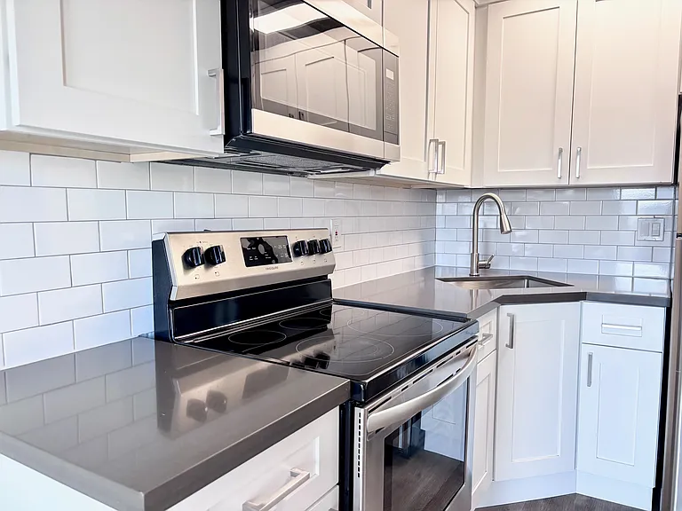 402 N 10th St #13 — Photo 11
