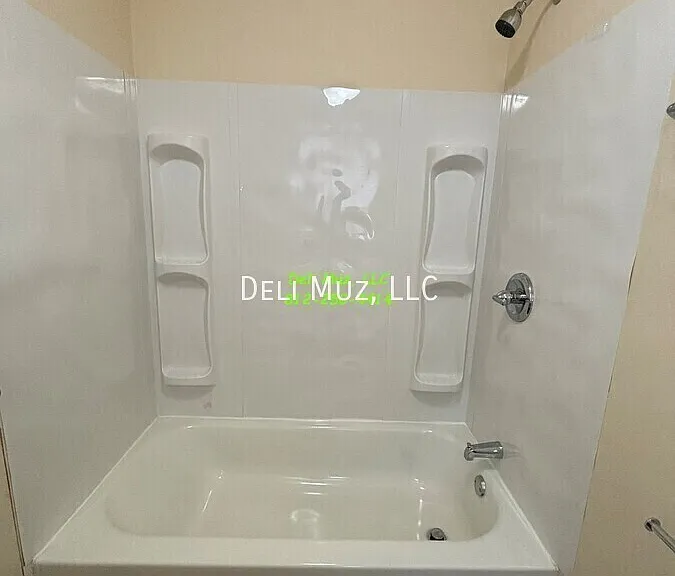 527 N Lemcke Ave — Photo 6