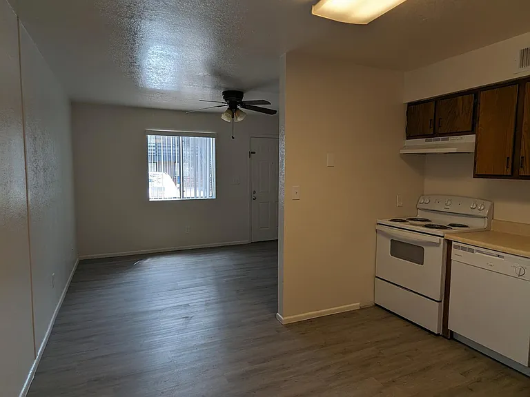 2059 N Winterhaven #101 — Photo 27