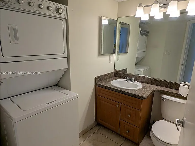 15201 Glenmoor Dr #15201 — Photo 5