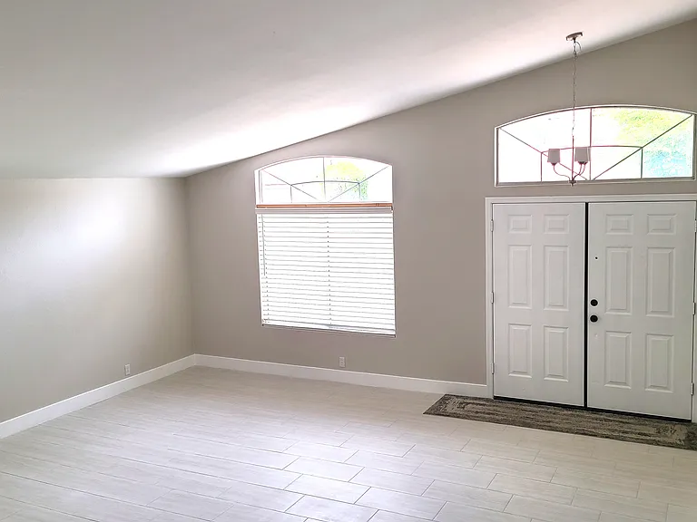 1439 E Flint St — Photo 6