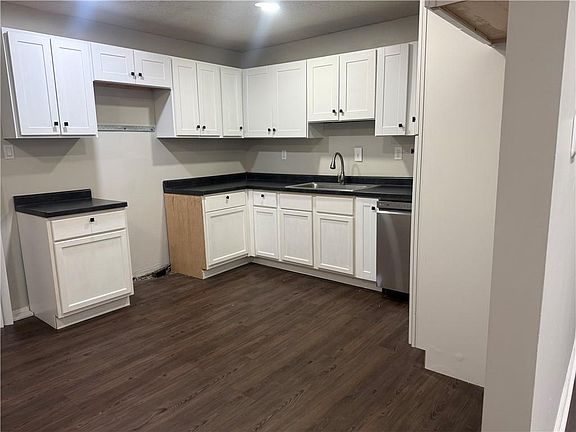 5th image of 11415 Richmond Ave