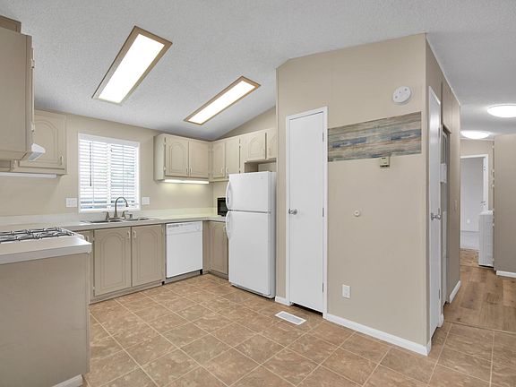 3rd image of 525 W El Norte Pkwy #114