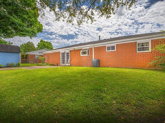 4th image of 19 Eastmoor Dr