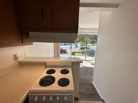 5th image of 130 Wilson Ave
