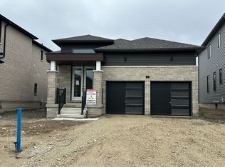 3 Tran St, Wasaga Beach, ON L9Z0M9