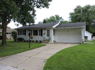 408 Clover Ln, Fort Atkinson, WI 53538