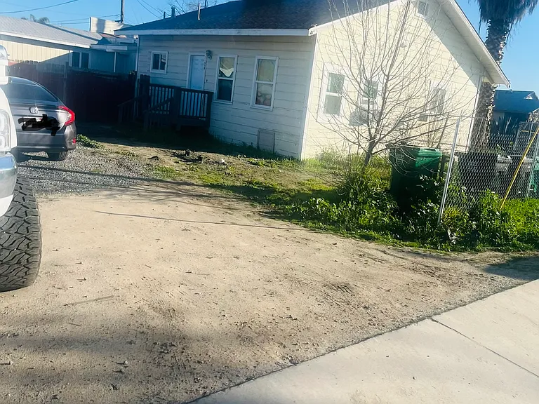 Dairy Ave — Photo 11