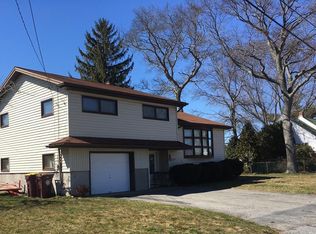 11 N Anthony Dr, Acushnet, MA 02743