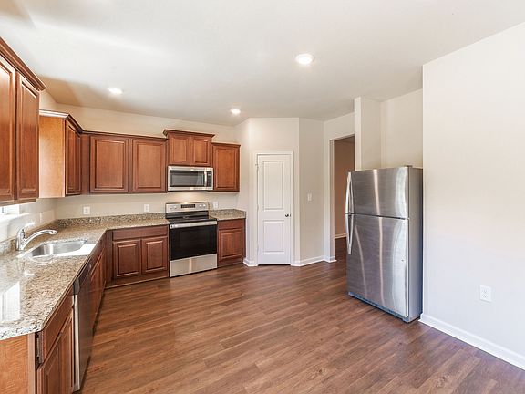 Hosting is made easy with this chef-ready kitchen