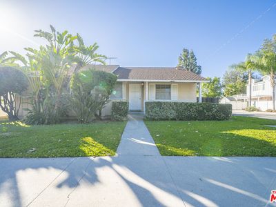 22656 Clarendon St, Woodland Hills, CA, 91367