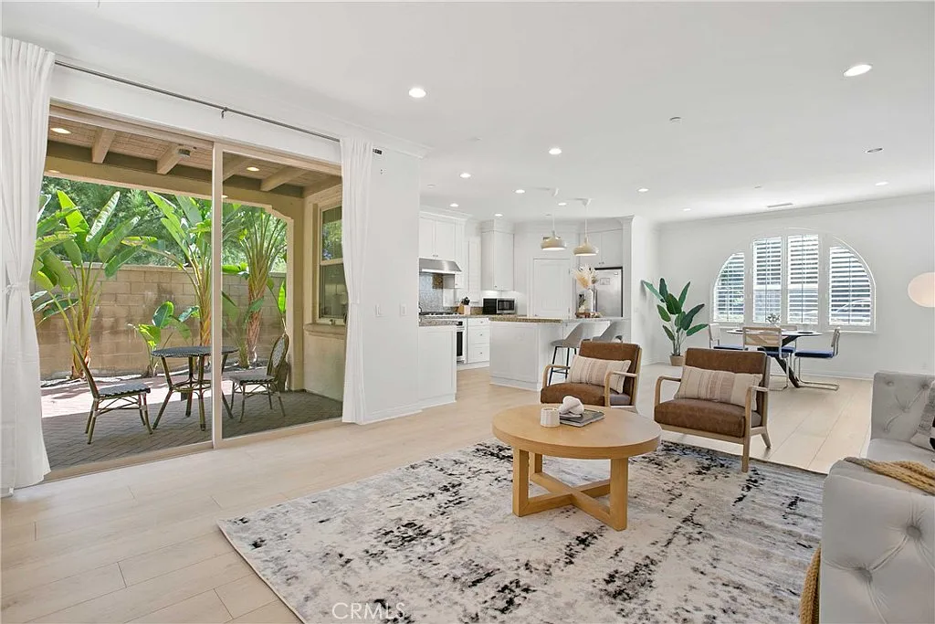 3 bed, 1979 sqft, $6,000 — Photo 4
