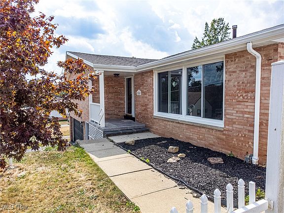 3rd image of 300 Beechwood Blvd